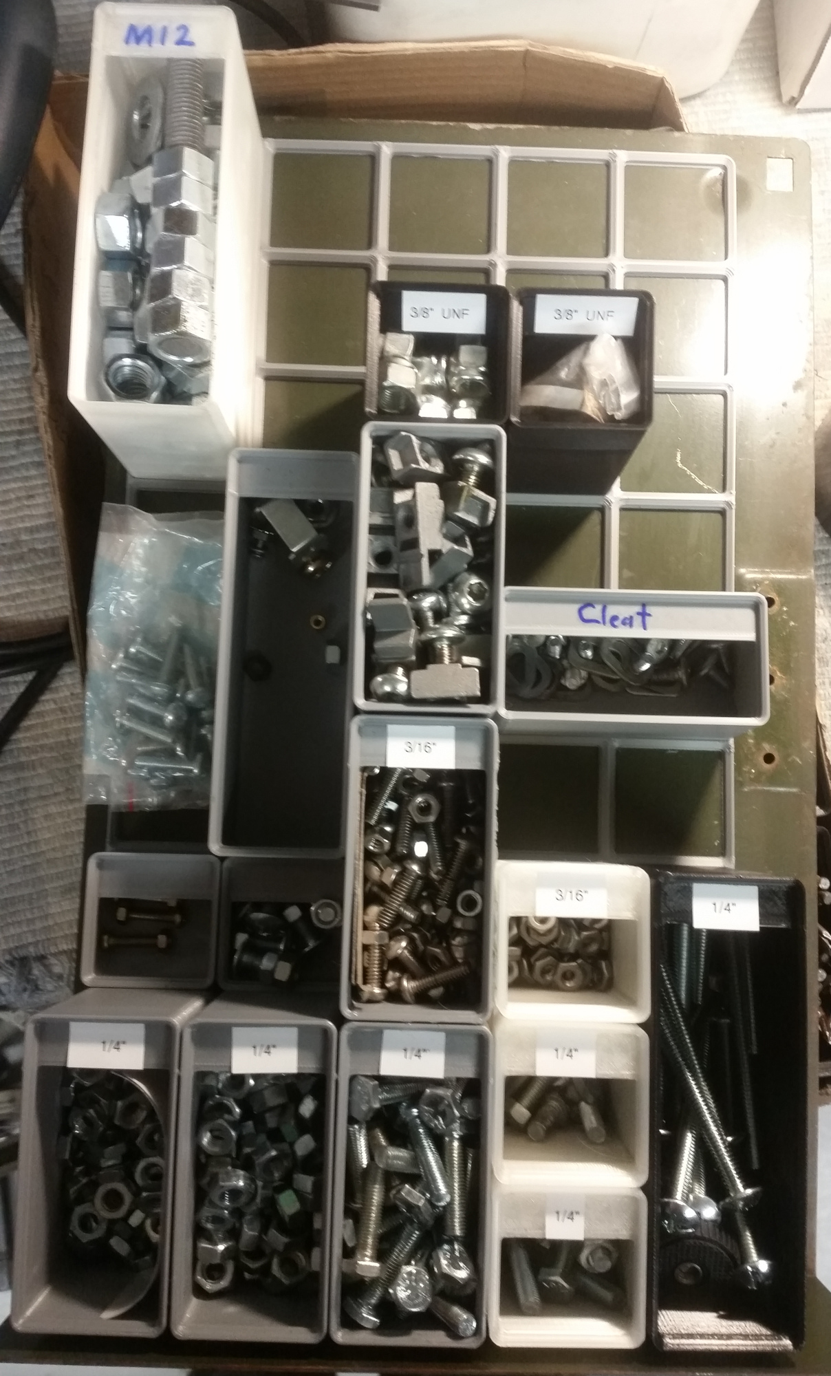 3dprint/gridfinity/drawer-bolts.jpg