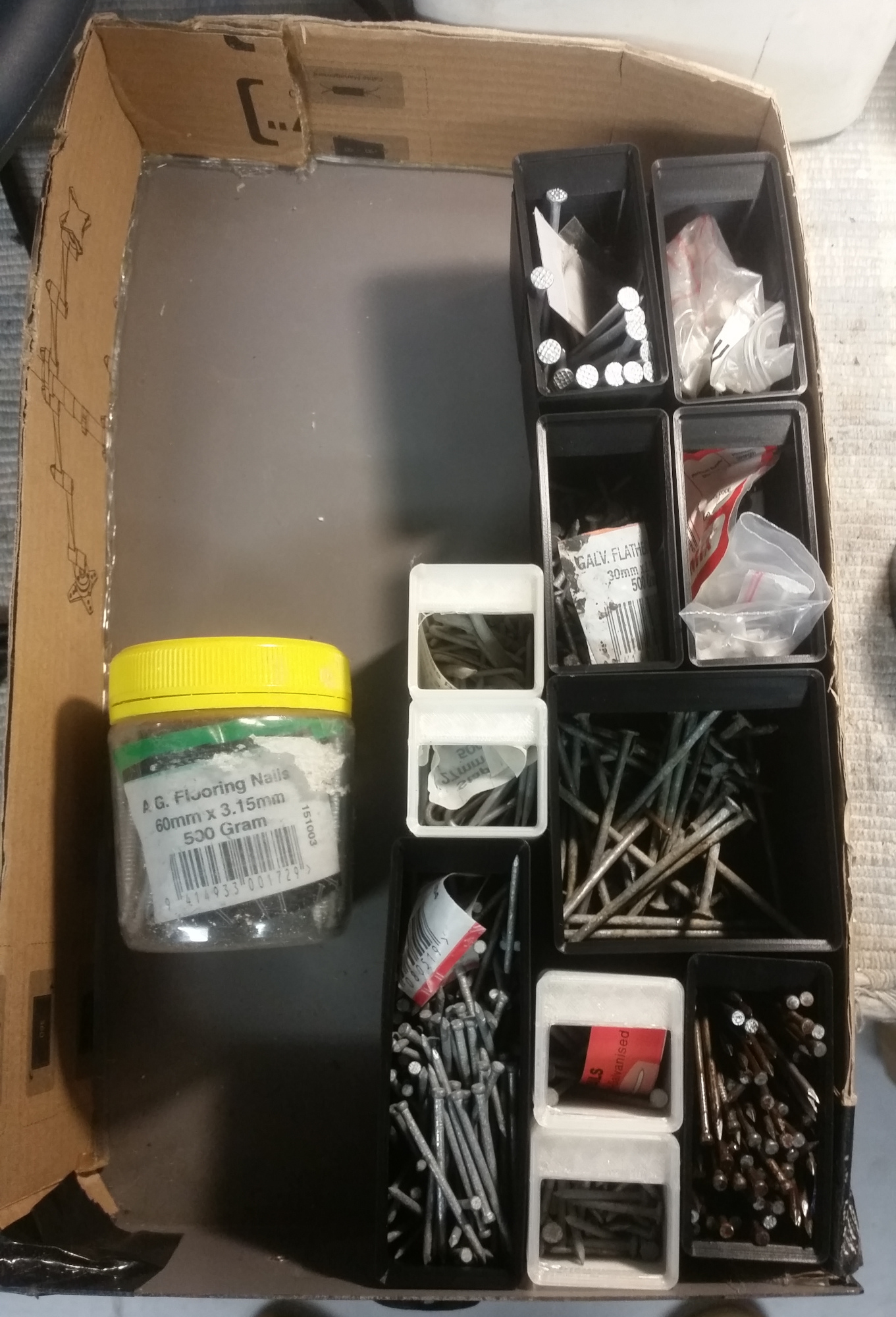 3dprint/gridfinity/drawer-nails.jpg