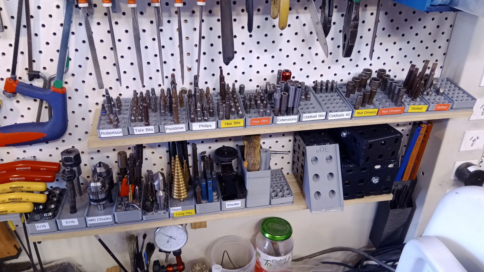 3dprint/gridfinity/quarter-inch-bits-shelf.jpg