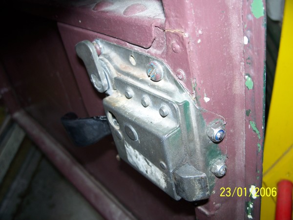4wd_trips/2010-07-11_Mathias/damage1_doorlatch.jpg
