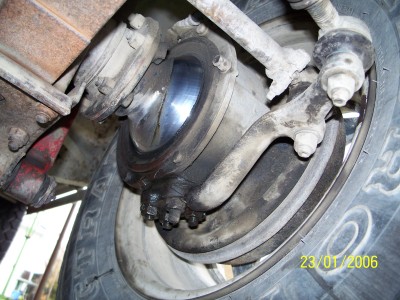 4wd_trips/2010-07-11_Mathias/damage1_kingpin.jpg