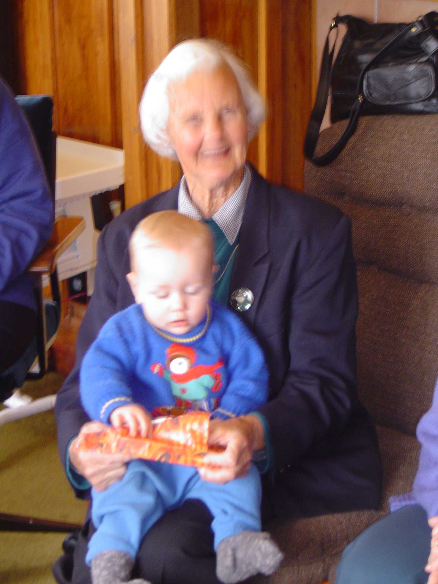 Luke/2004-10-09_First_Birthday/dsc00528.jpg