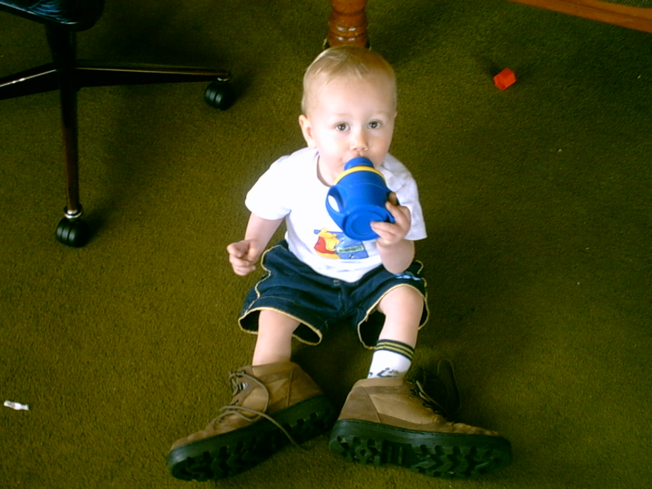 Luke/2004-11-12_Shoes/img00005.jpg