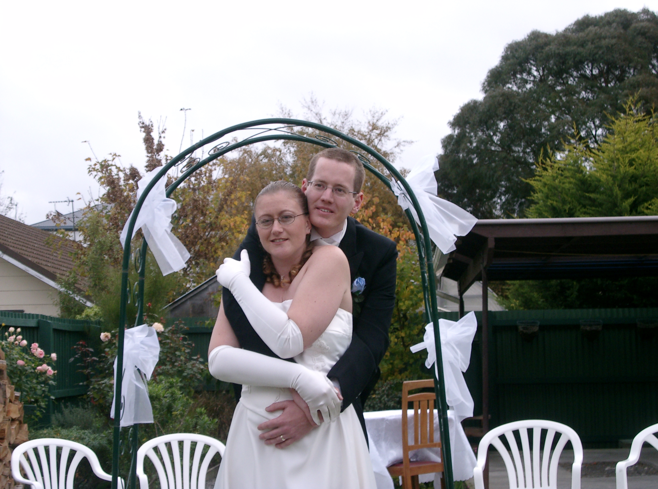Wedding/sam/arch-cuddle3.jpg