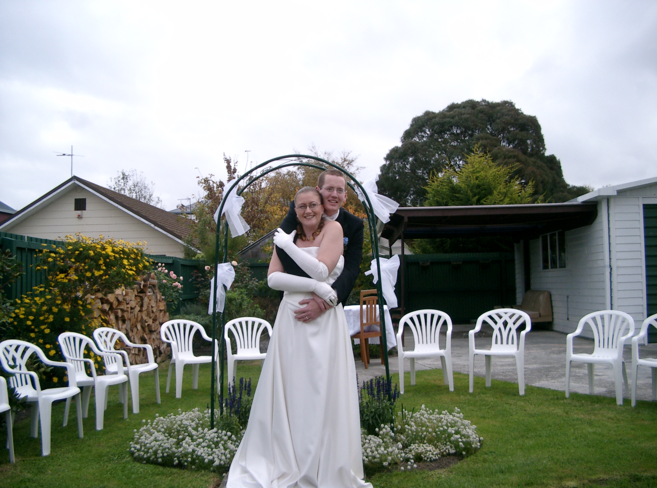 Wedding/sam/arch-cuddle4.jpg
