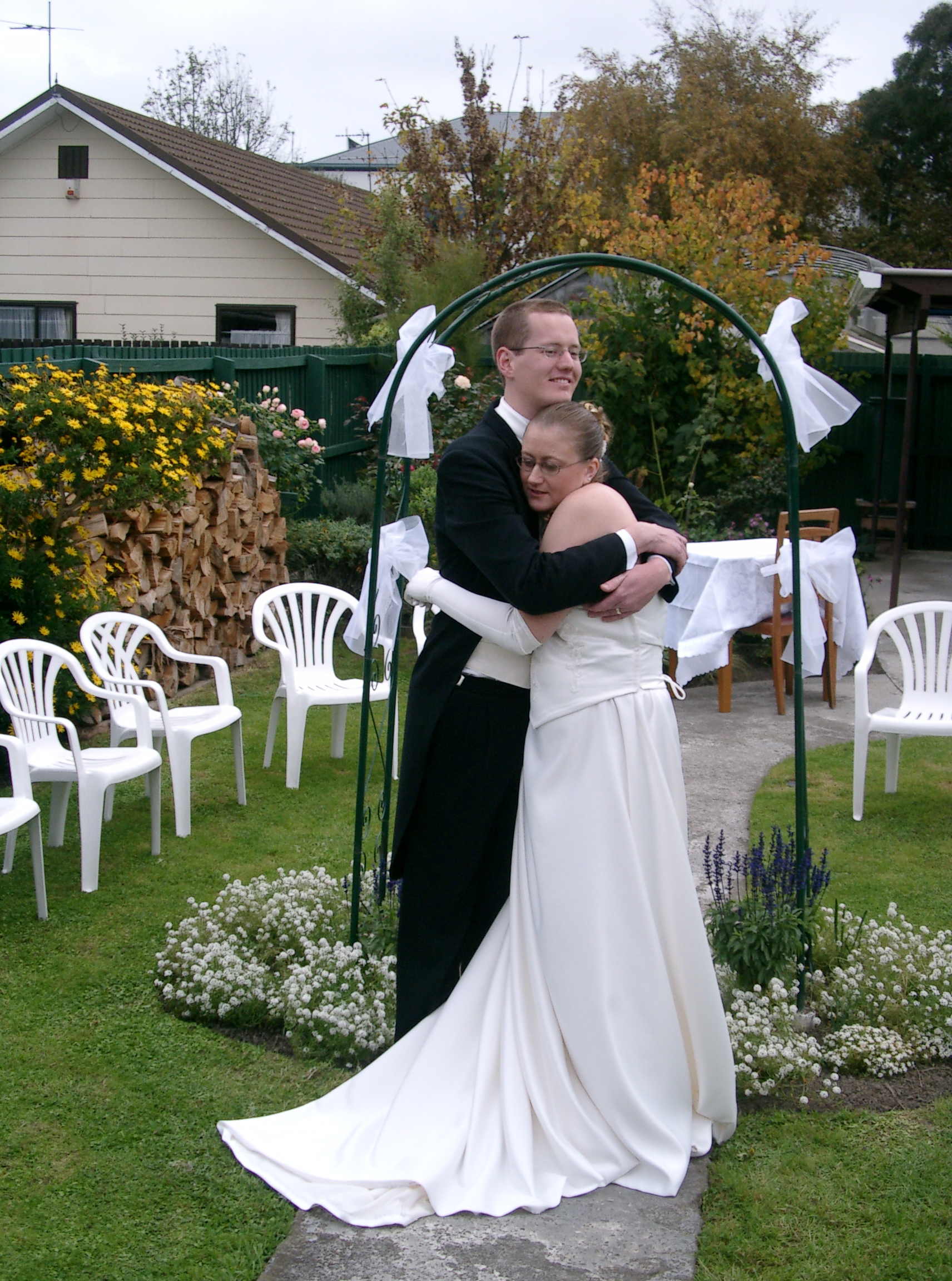 Wedding/sam/arch-cuddle7.jpg