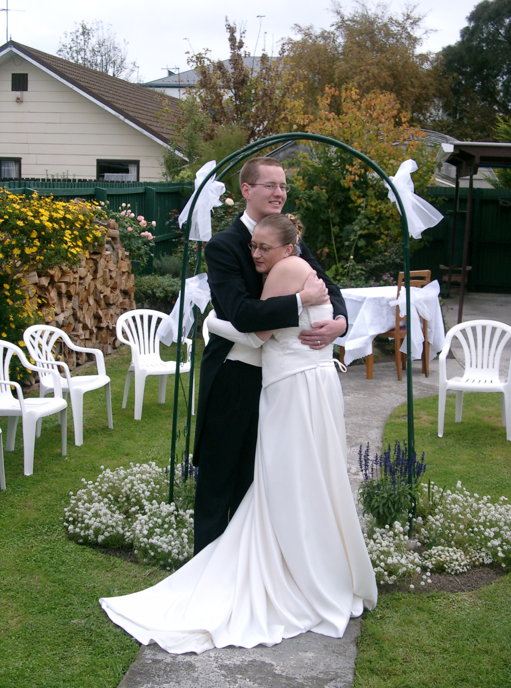 Wedding/sam/arch-cuddle8.jpg