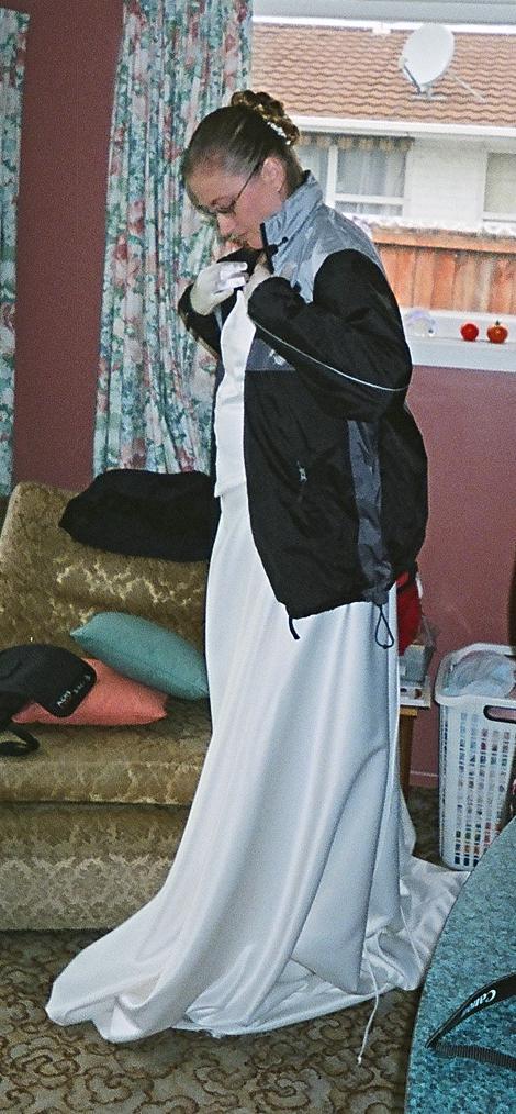 Wedding/unclejohn/donnas-Debbie_getting_Cold.jpg