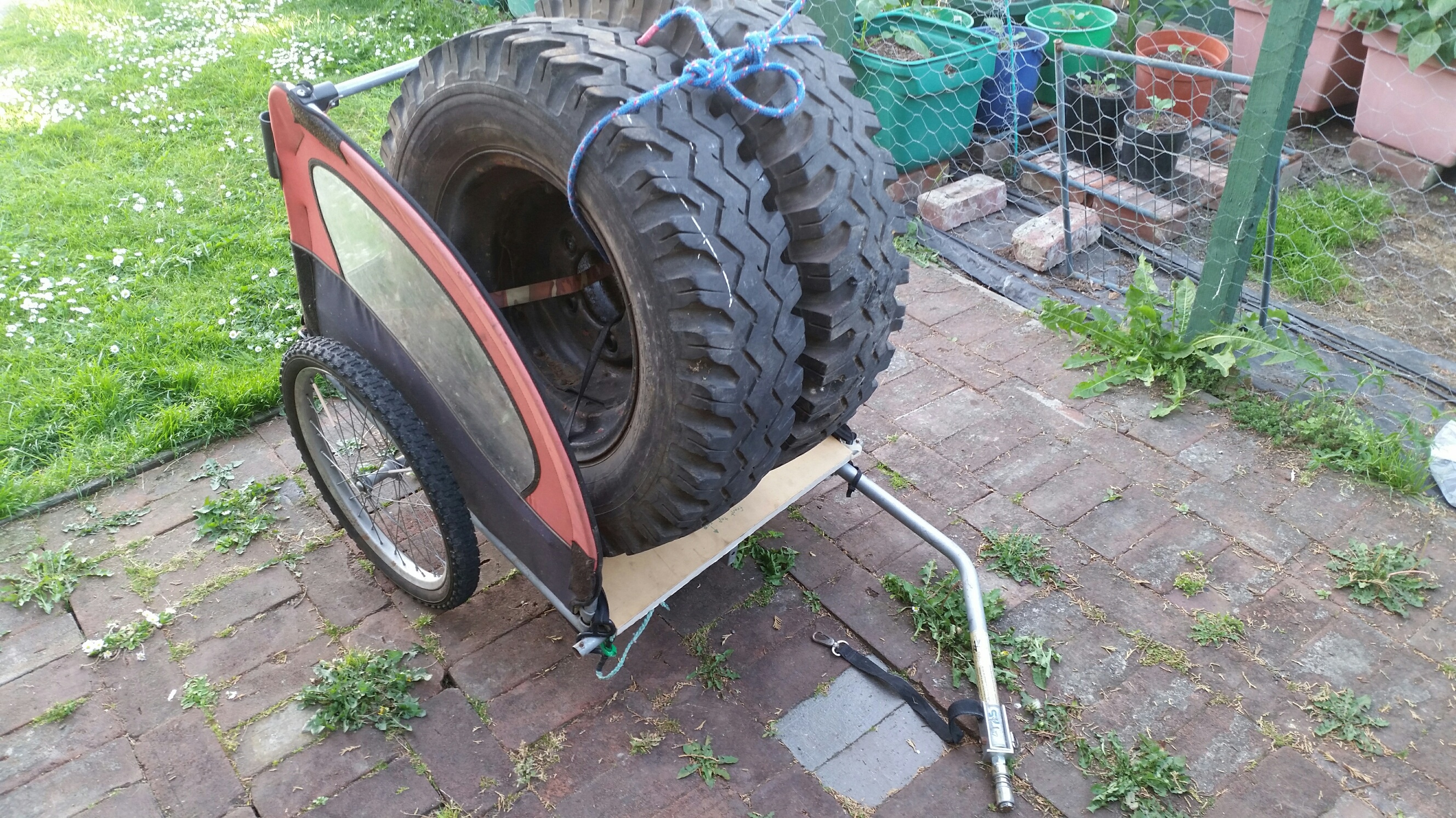 bikes/2016-12-09_trailer-wheels.jpg