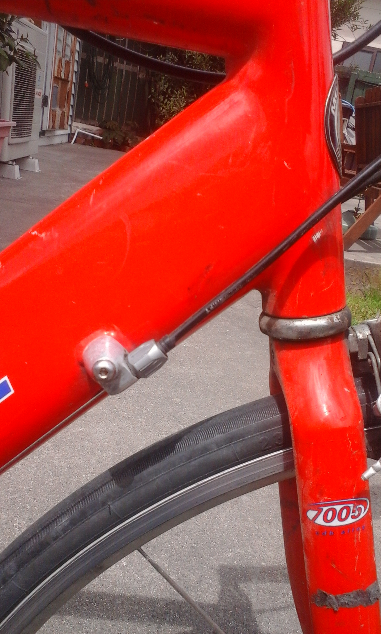 bikes/mongoose/mong-downtube-screwons.jpg