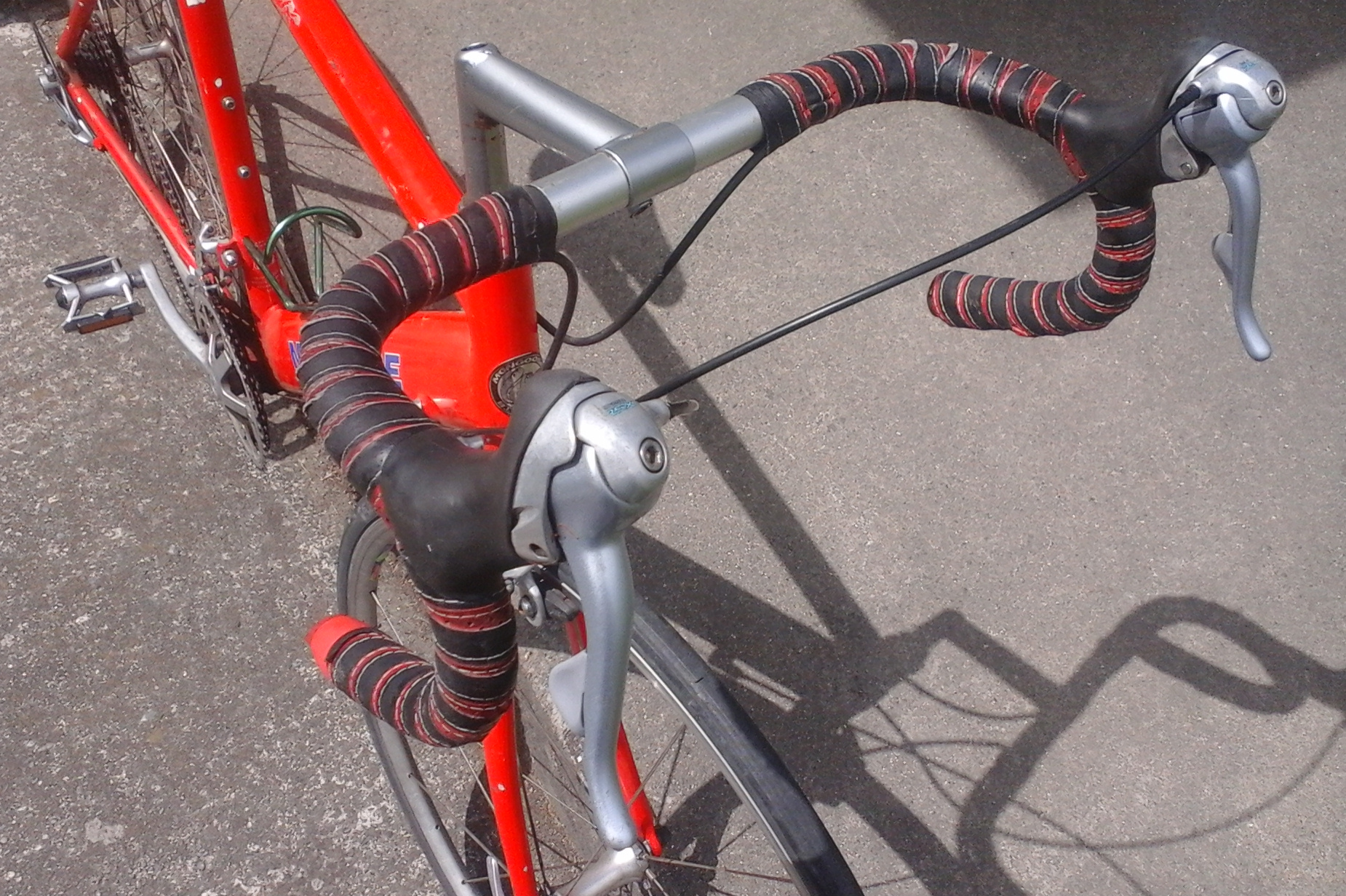 bikes/mongoose/mong-handlebars-quarterview.jpg