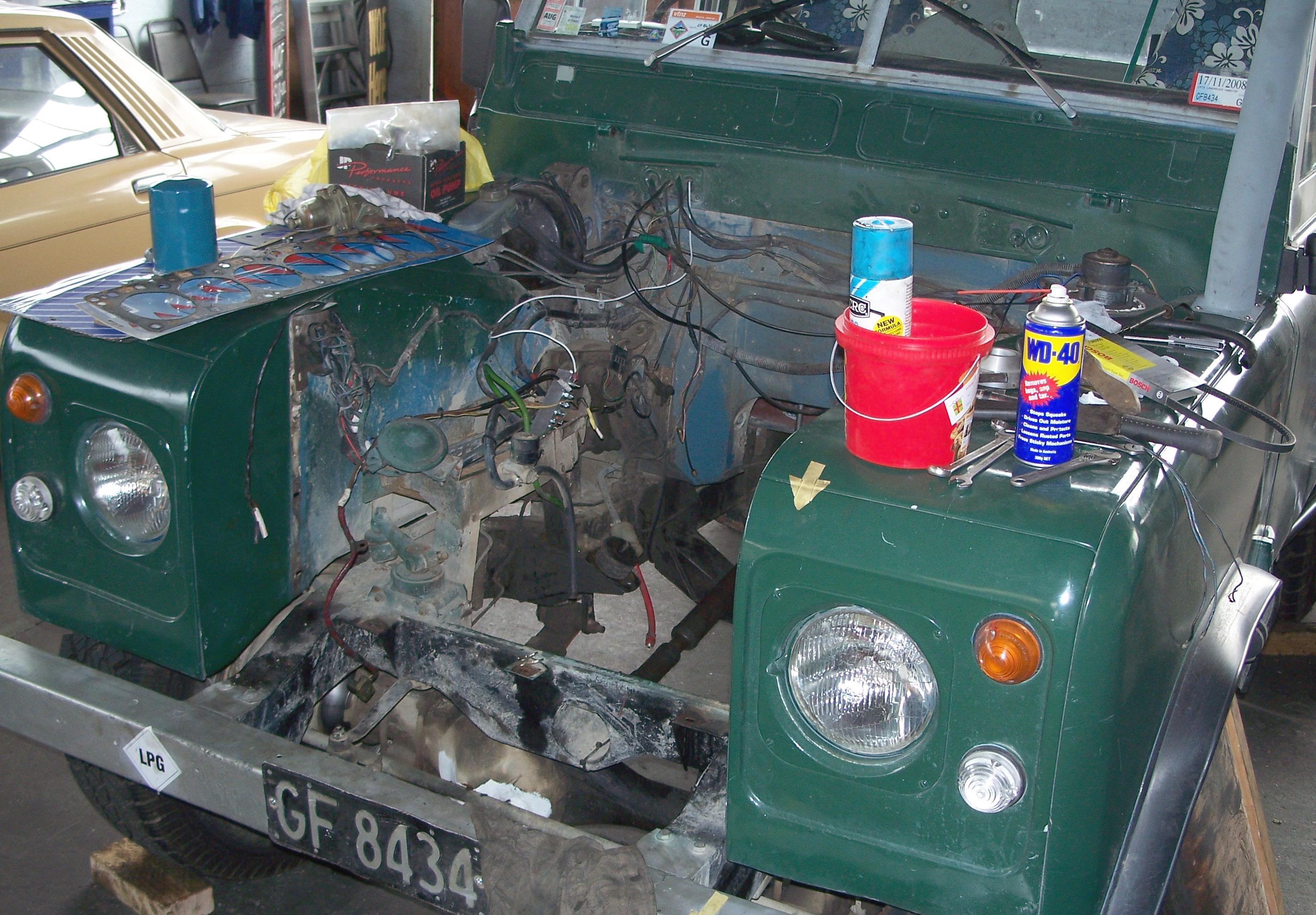 landrover/2008-02-02_202/engine_bay1.jpg