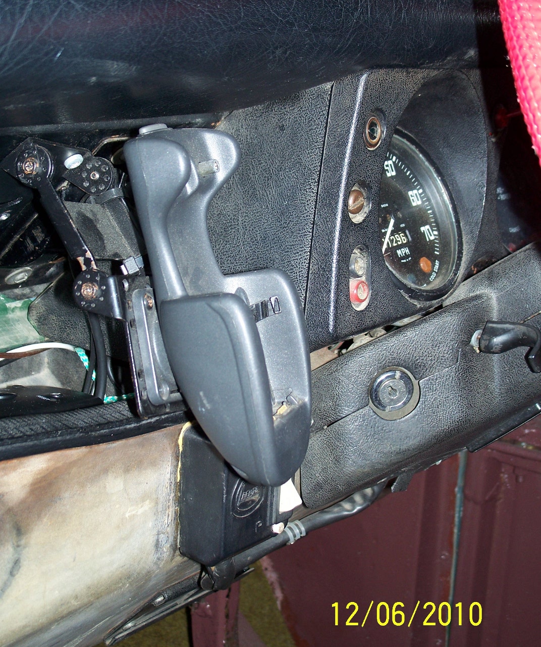 landrover/2010-06-12_Roundup/phone_cradle.jpg