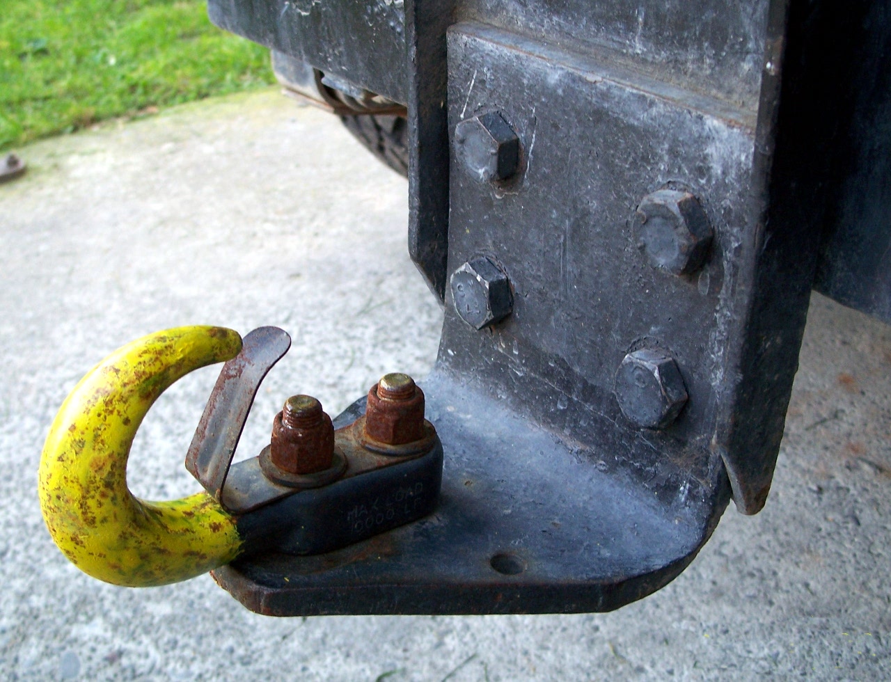 landrover/2010-06-12_Roundup/rear_towhook.jpg