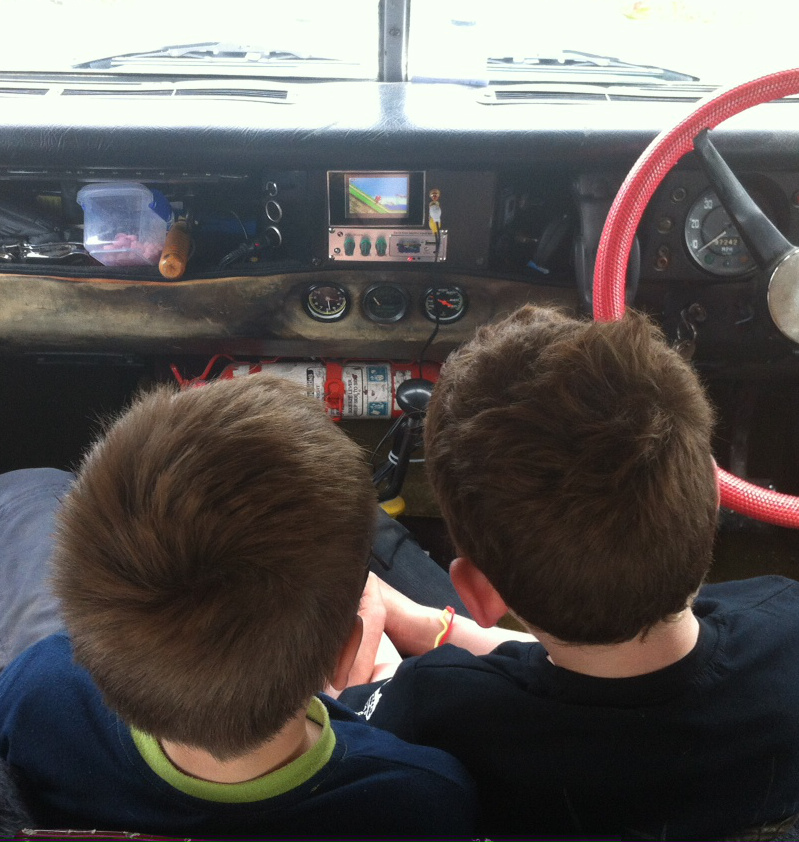 landrover/2012-12-01_stereo2.jpg