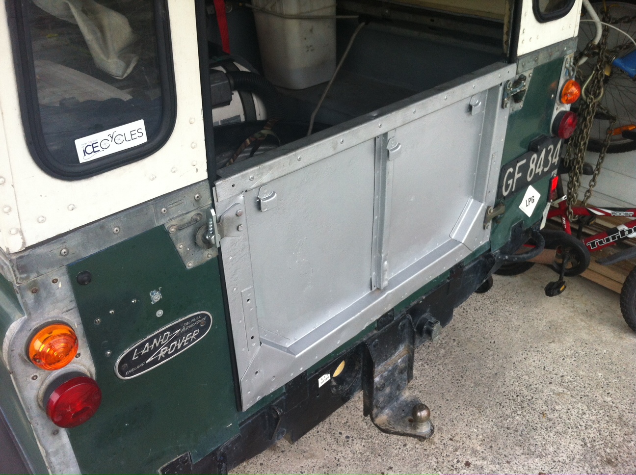 landrover/2012-12-26_tailgate.jpg
