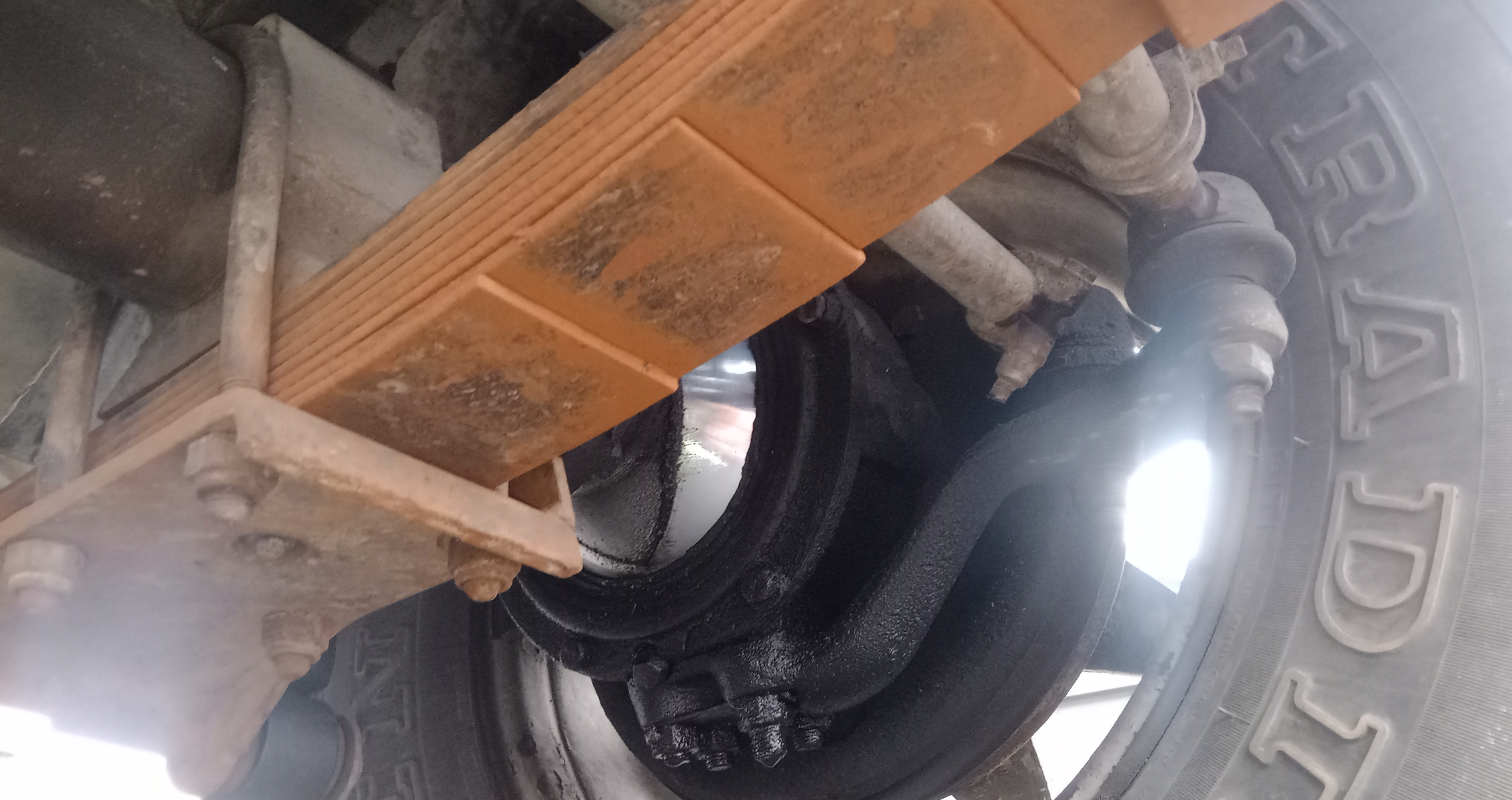 lr-valuation/IMG_20240208_191436_482-left-swivel-and-spring.jpg