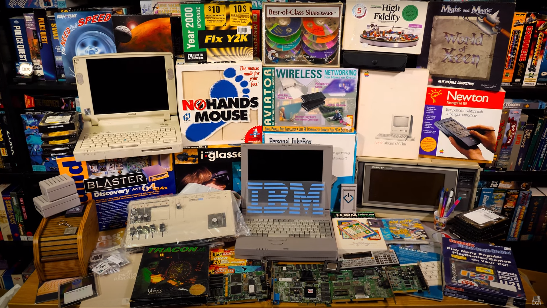 meeting-backgrounds/LGR-unboxing1.png