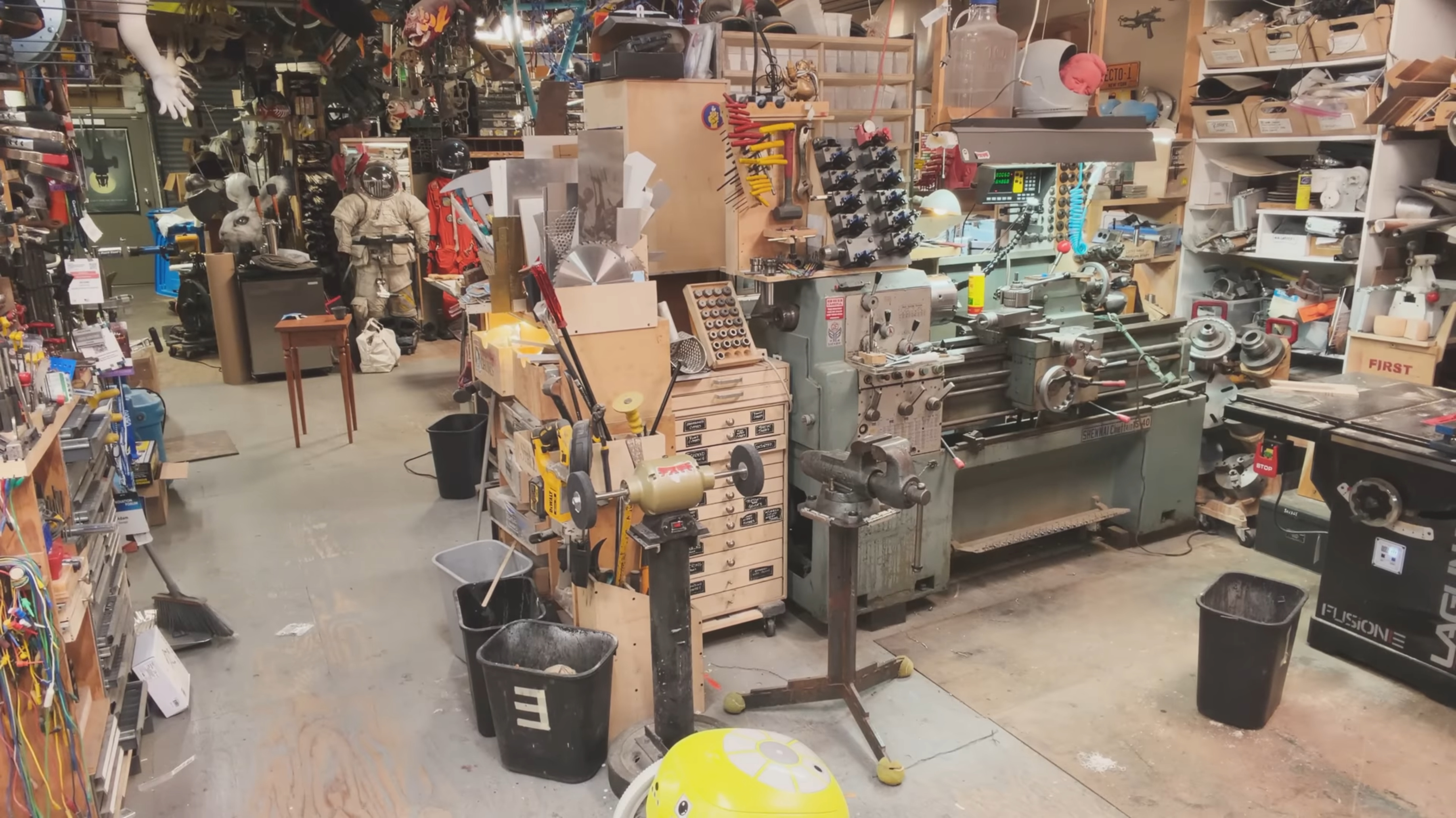 meeting-backgrounds/adam-savage-cave83_lathe.jpg