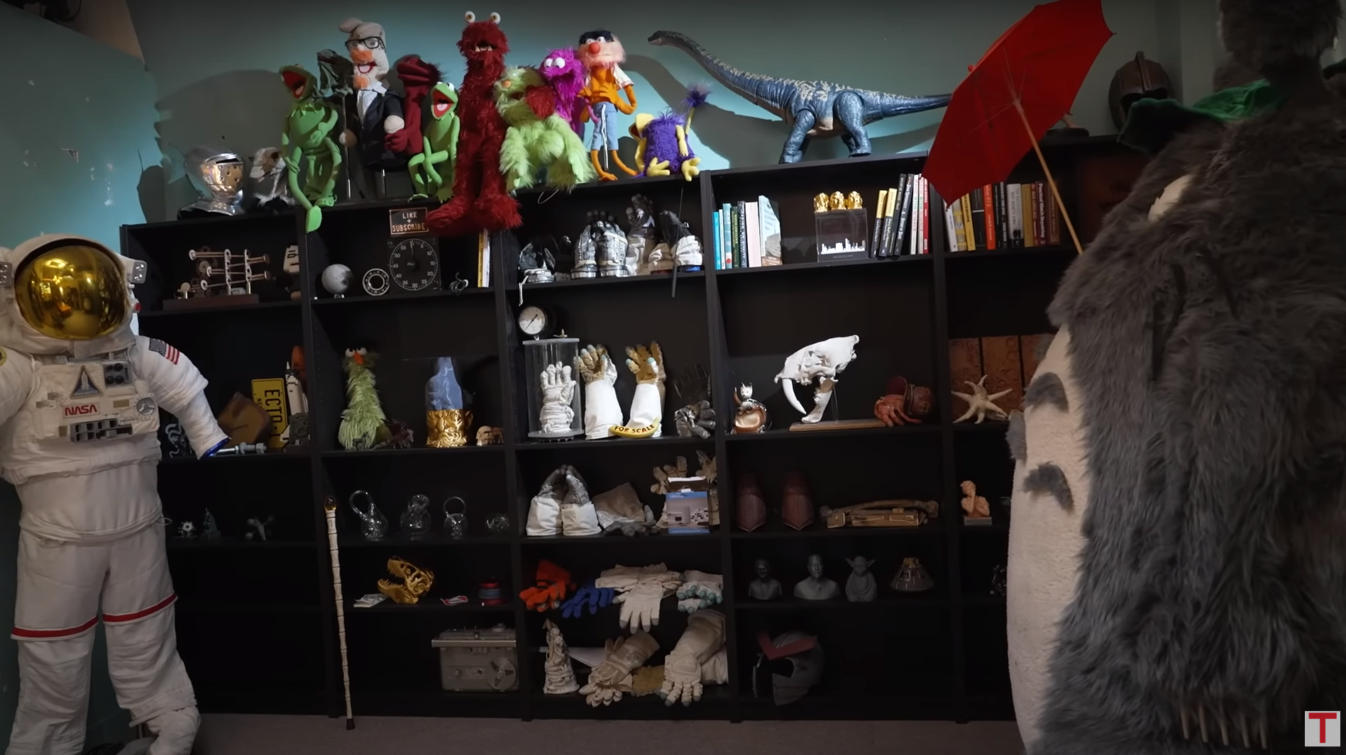 meeting-backgrounds/adam-savage-tested8-billyshelves.png