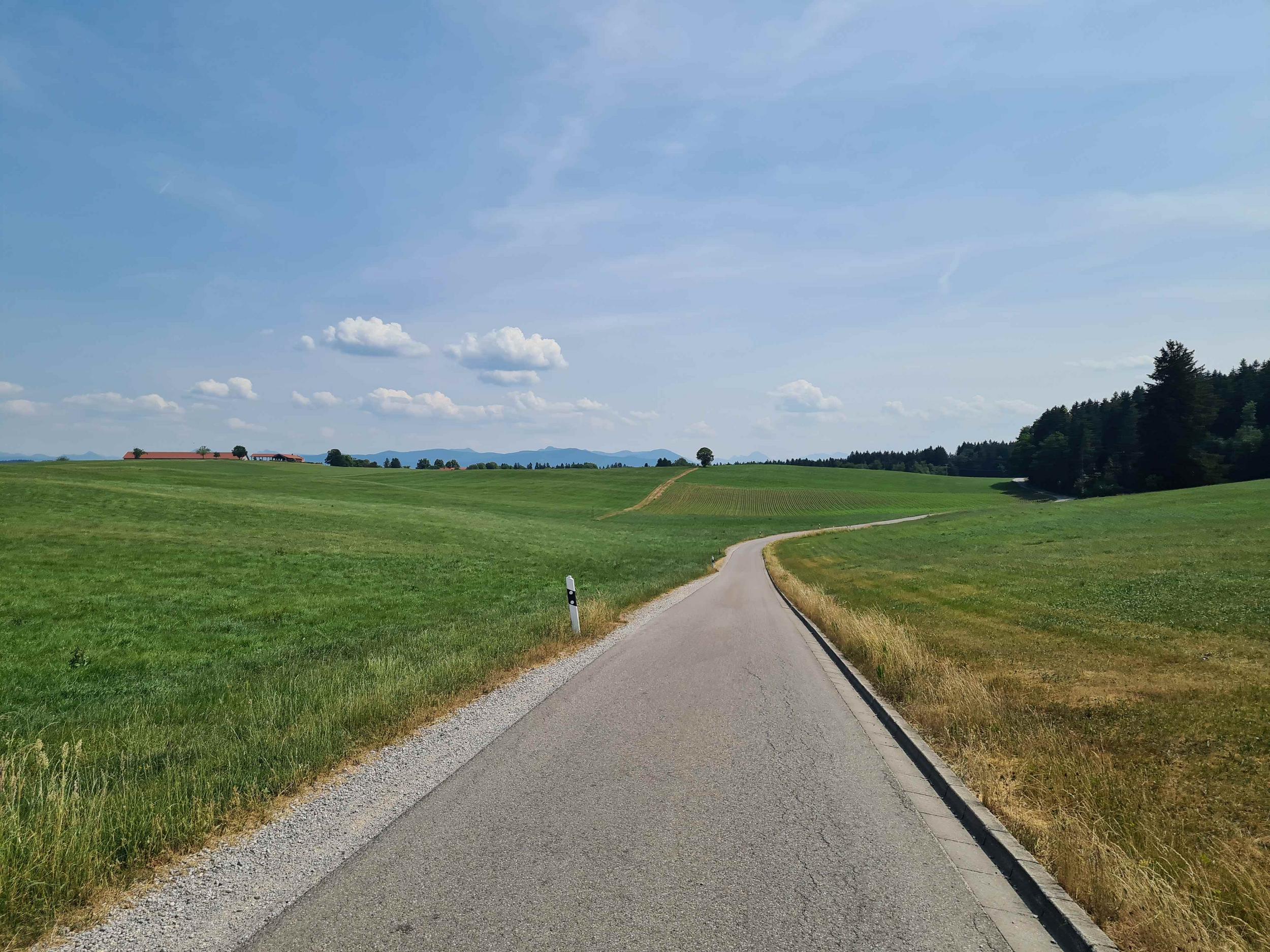 meeting-backgrounds/wolfratshauser-strasse-south-of-Grosseglsee.jpg