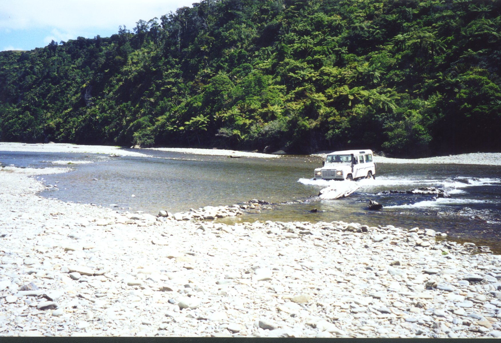 nzlro/Kerry's_Defender/lranatori.jpg